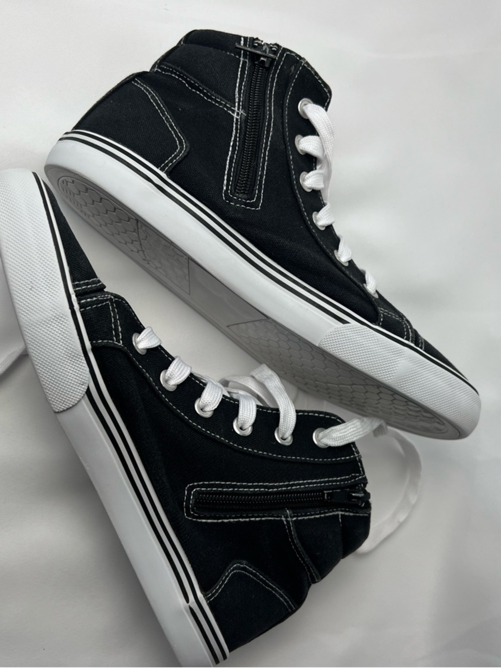 Tommy Bahama Big Girl Black Canvas High Top Unisex Sneakers Size 5 Lace Up & Zip - Picture 3 of 16